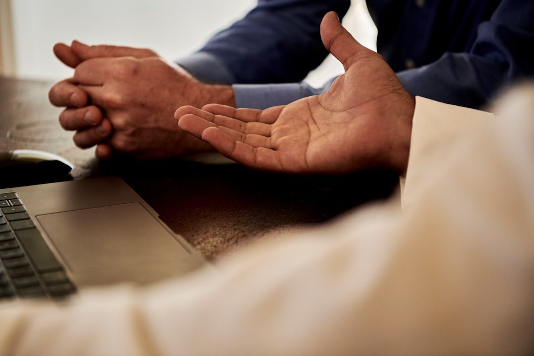 hand-gesture-akkhzqylej4